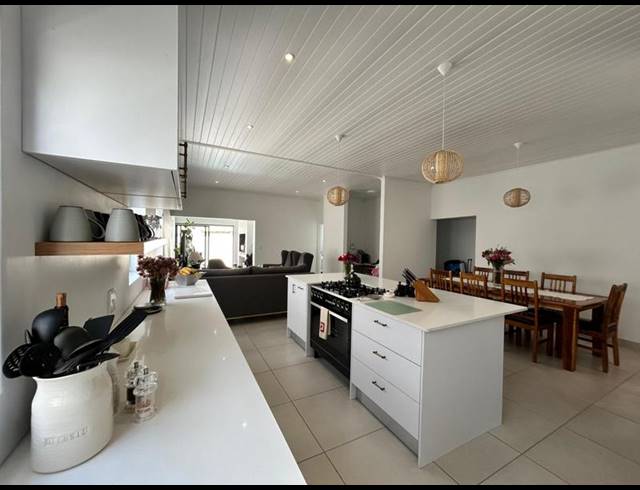 3 BEDROOM HOUSE FOR SALE IN GOLDEN MILE